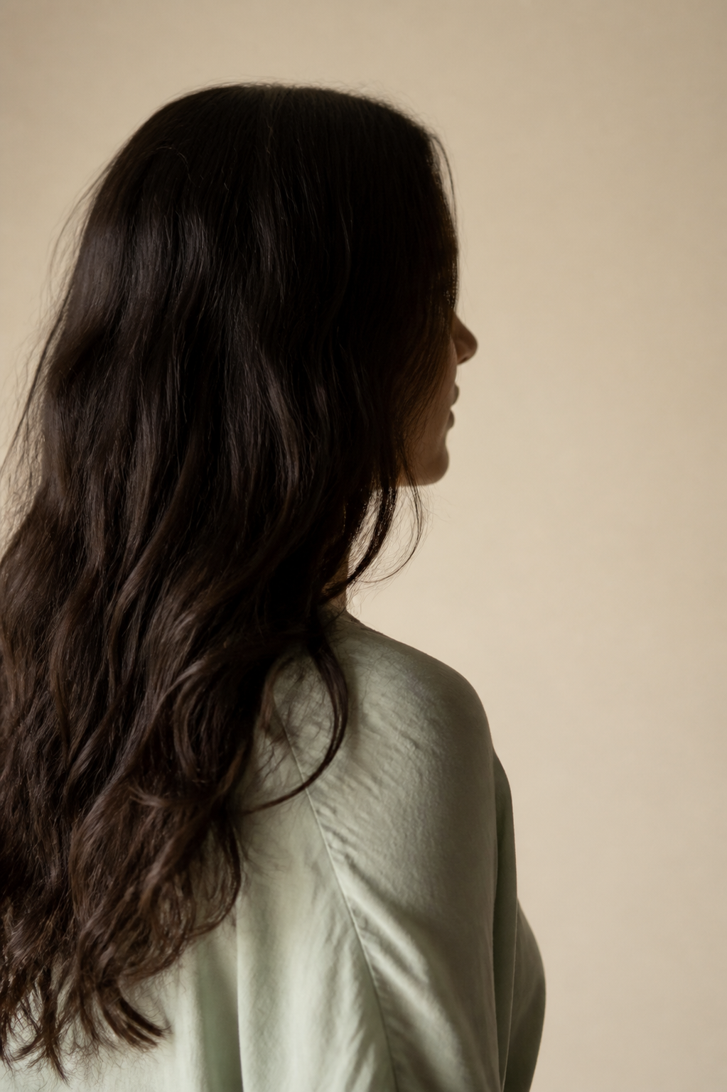 Profilo con capelli lunghi in una fotografia dimostrativa