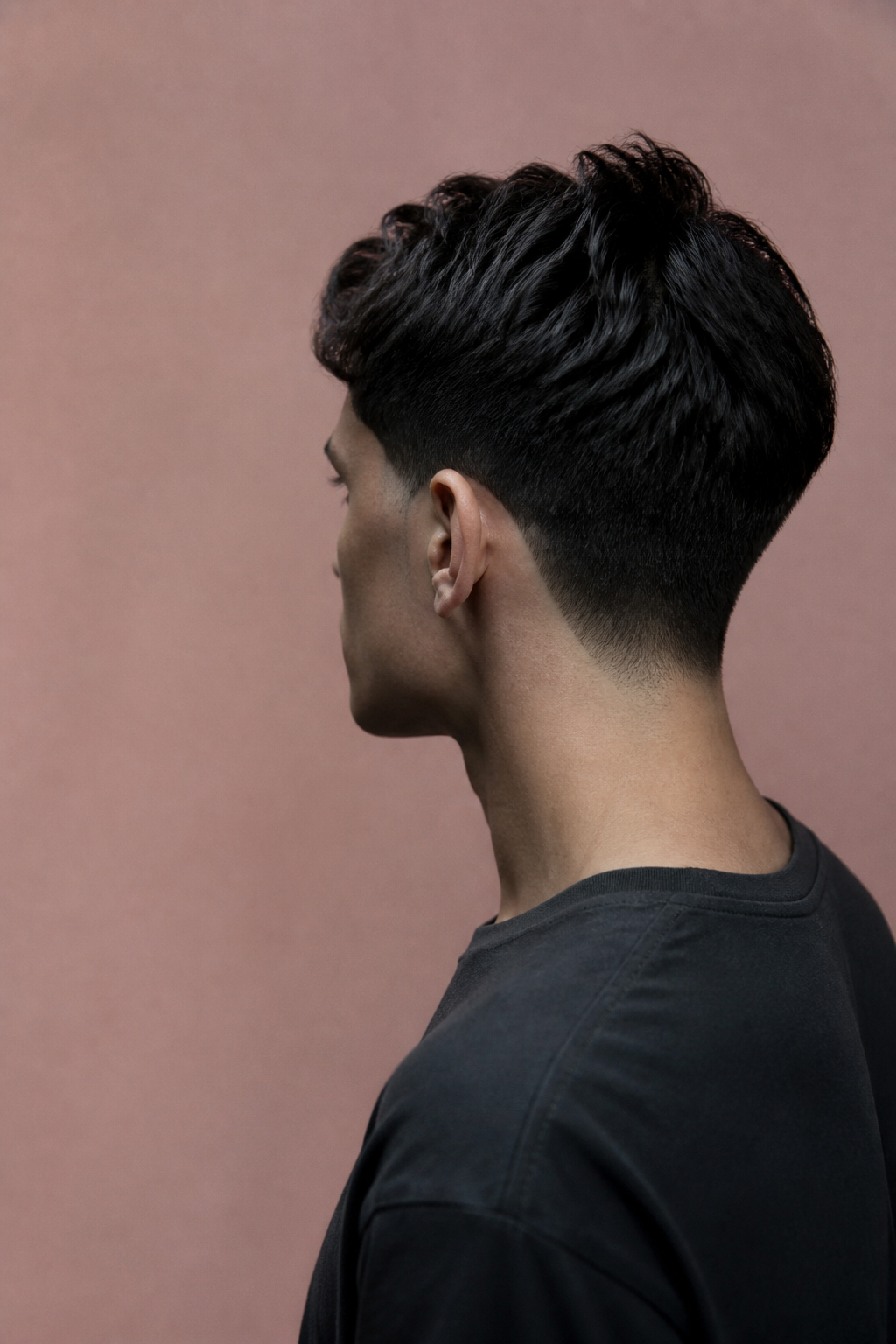 Profilo con capelli corti in una fotografia dimostrativa